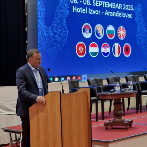 Robins Zivinarski Forum9